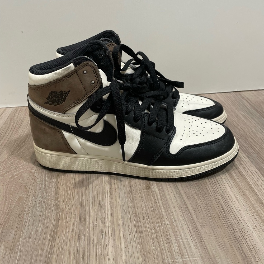 Nike Air Jordan 1 Retro High OG Dark Mocha 575441-105 GS Size 6.5Y / Women’s 8